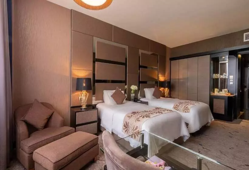 Fotos del hotel New World Suites:  8