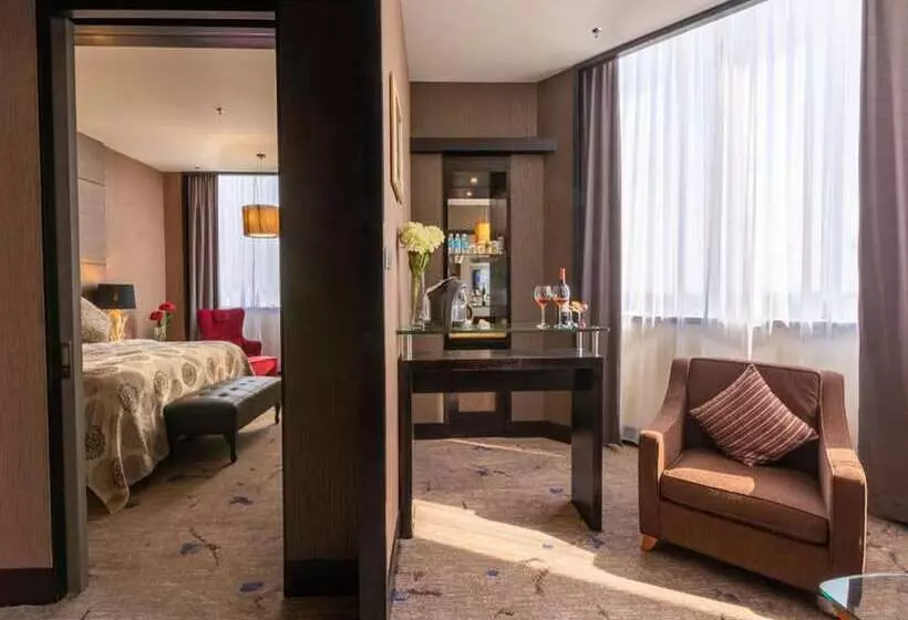 Fotos del hotel New World Suites:  19