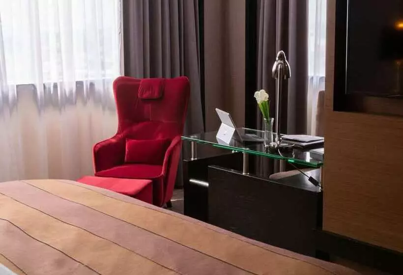Fotos del hotel New World Suites:  18