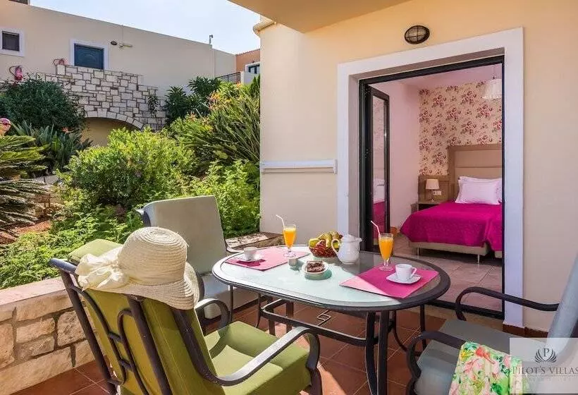 Fotos del hotel Pilot's Villas Luxury Suites:  17