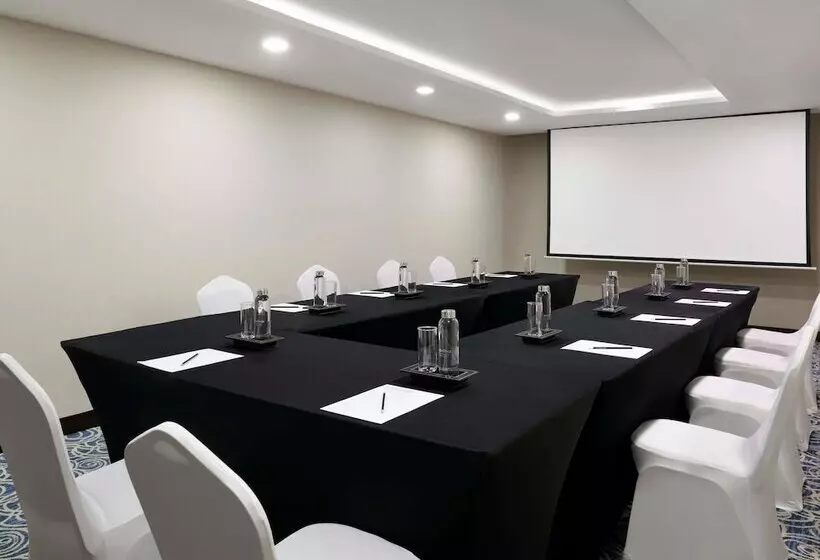 Fotos del hotel Mövenpick  Apartments Al Mamzar Dubai:  8