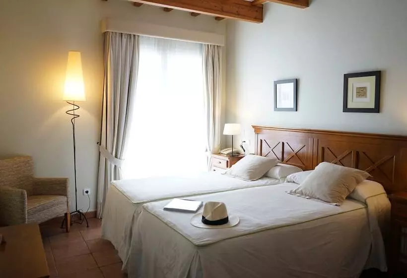 Fotos del hotel Es Mercadal:  1