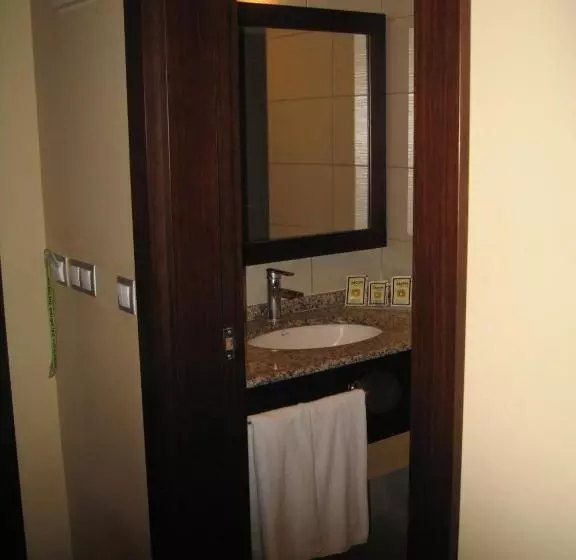 Fotos del hotel Mom:  13