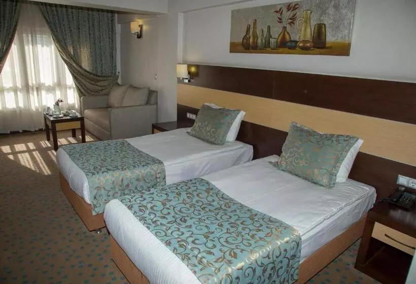 Fotos del hotel Mom:  2