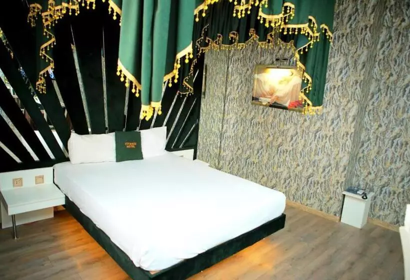 Fotos del hotel Titanik:  7