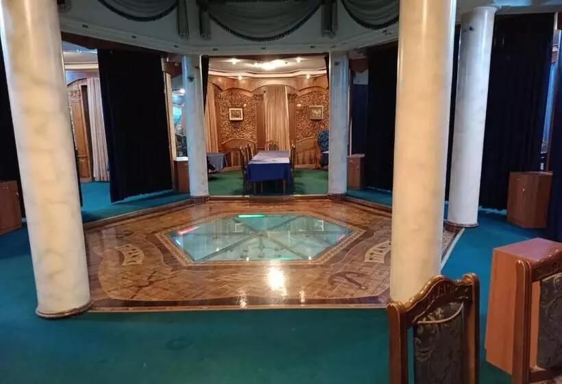 Fotos del hotel Titanik:  2