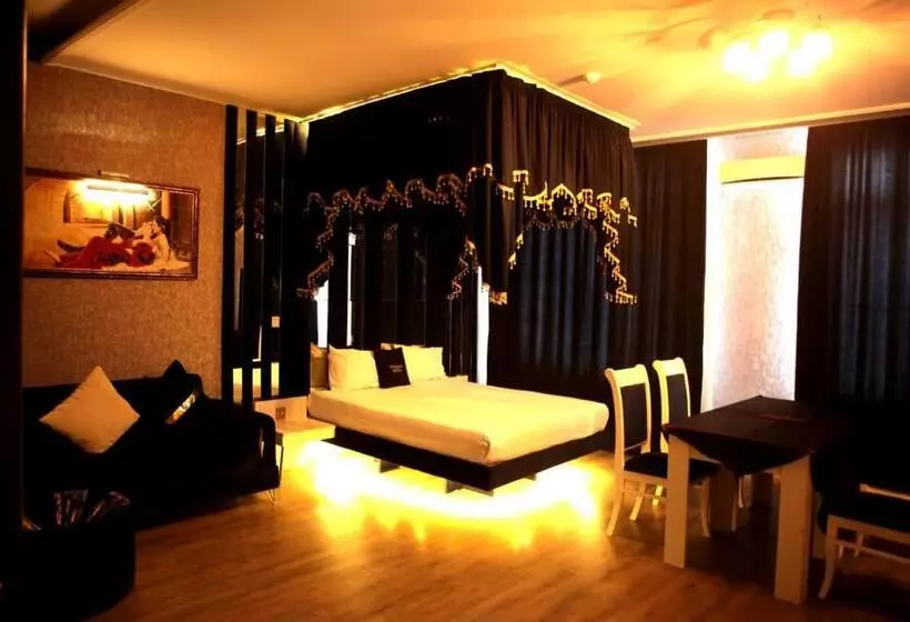 Fotos del hotel Titanik:  10