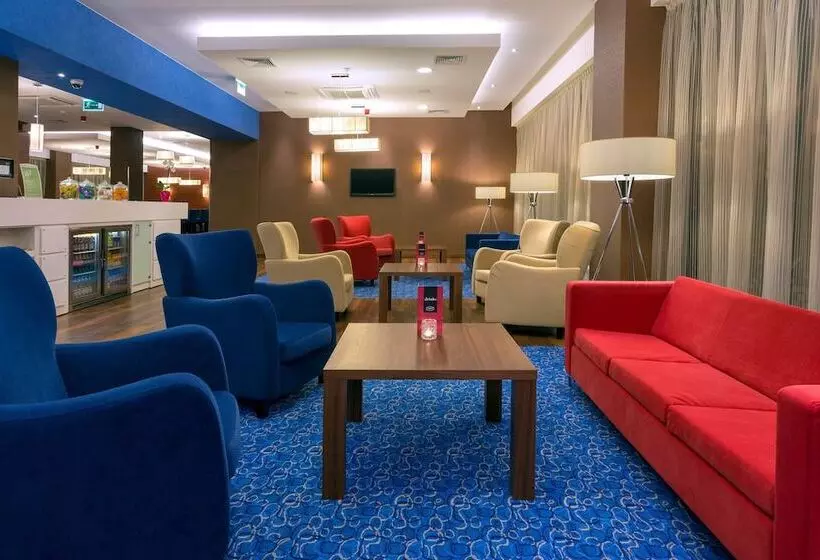 Fotos del hotel Hampton By Hilton Gdansk Airport:  2