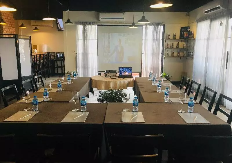 Fotos del hotel The Alcove Library:  5