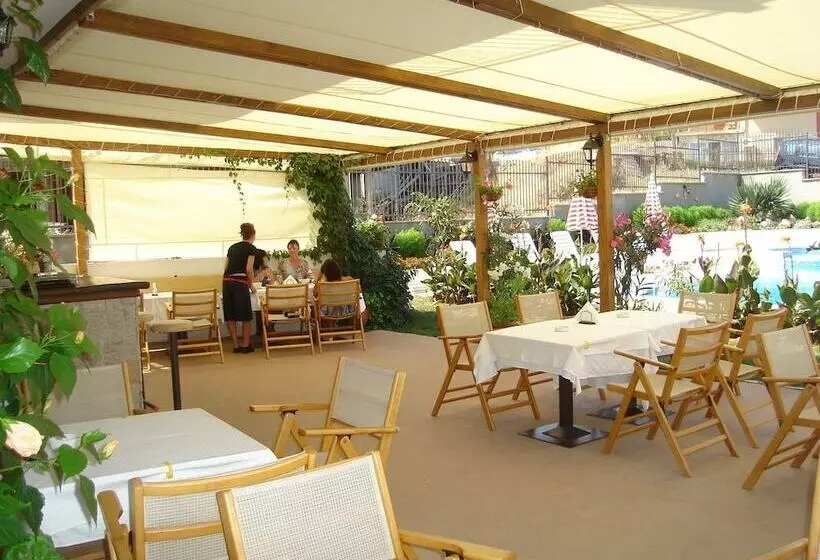 Fotos del hotel Family Hotel Muses:  11