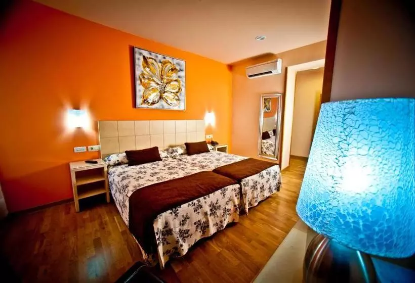 Fotos del hotel Condes De Castilla:  13