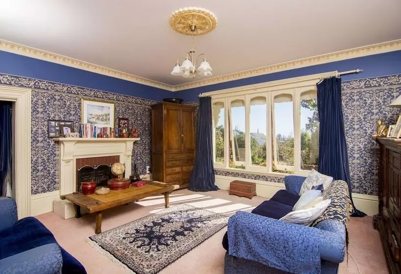 Boutique  Warwick House