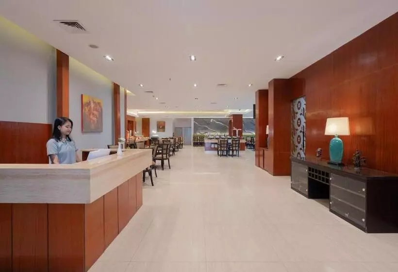 Fotos del hotel Santika Jemursari:  3