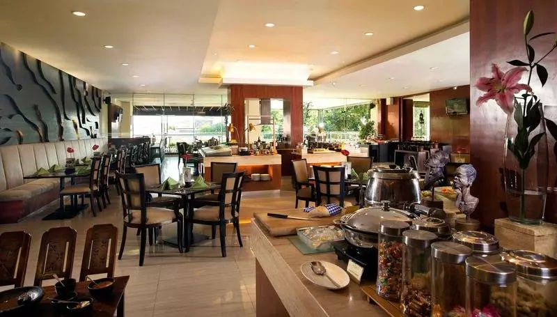 Fotos del hotel Santika Jemursari:  14