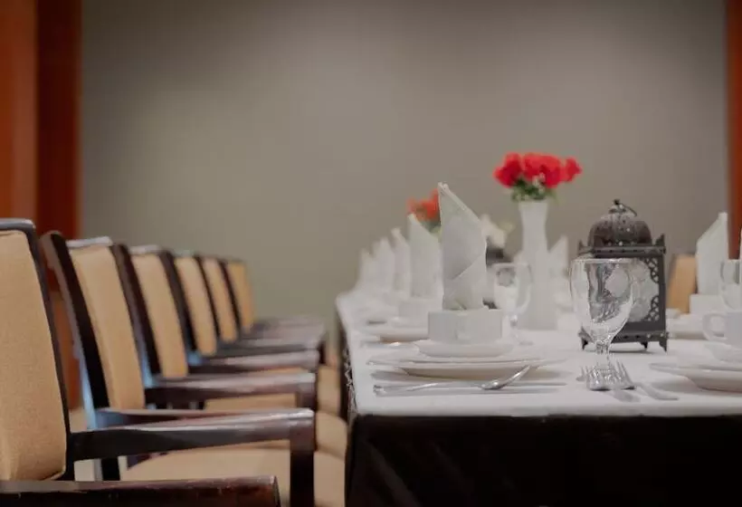 Fotos del hotel Santika Jemursari:  8