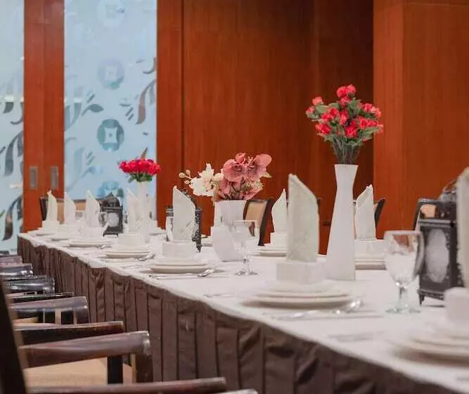 Fotos del hotel Santika Jemursari:  5