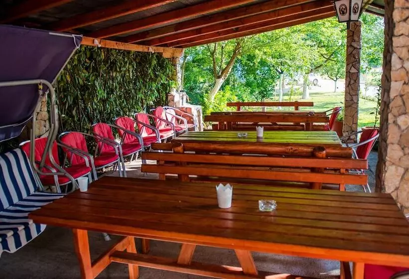 Family Guesthouse In Forest Ana & Stjepan Nikoli?