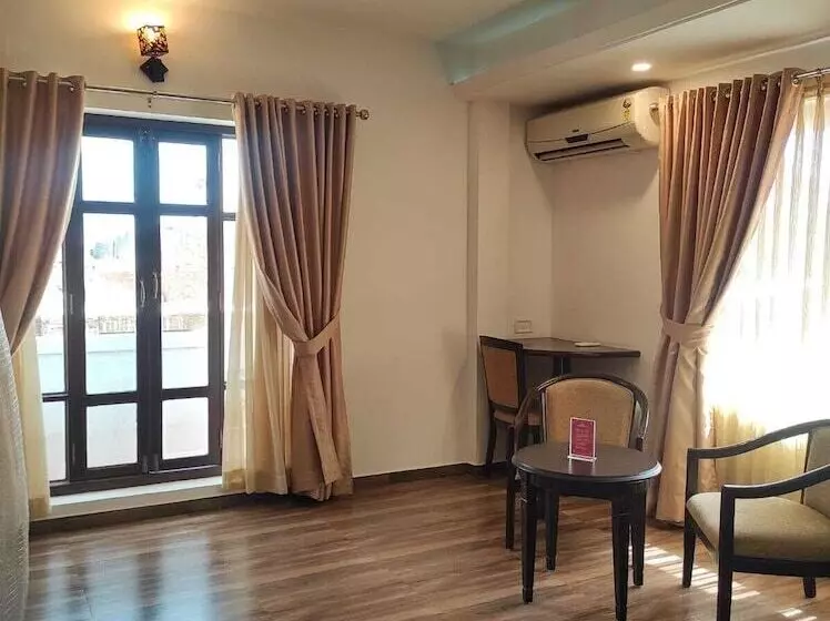 Fotos del hotel Capital O 37763 Bright Heritage:  25