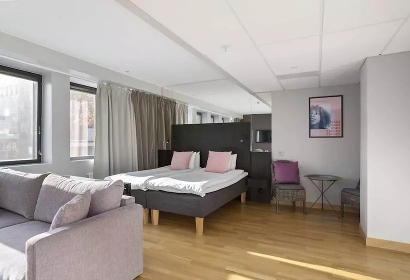 Fotos del hotel By Maude Solna:  25