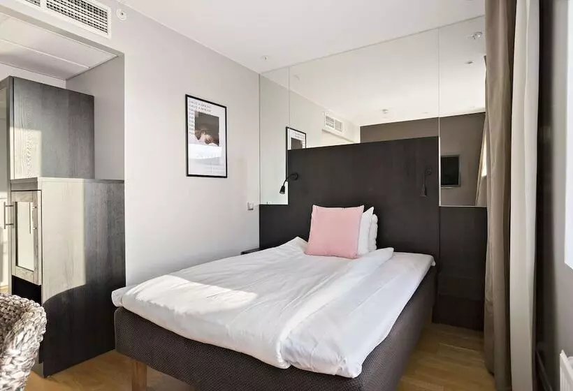 Fotos del hotel By Maude Solna:  16