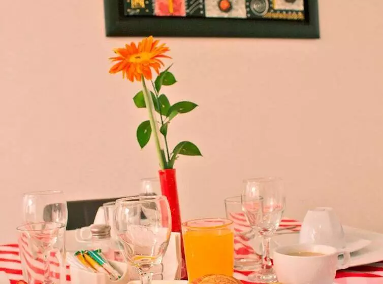 Fotos del hotel Dorado Gold Airport:  8