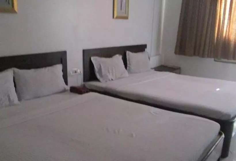 Fotos del hotel Celebrations Inn Pune:  6