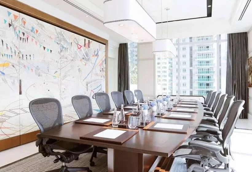 Fotos del hotel Raffles Makati  Staycation Approved:  23