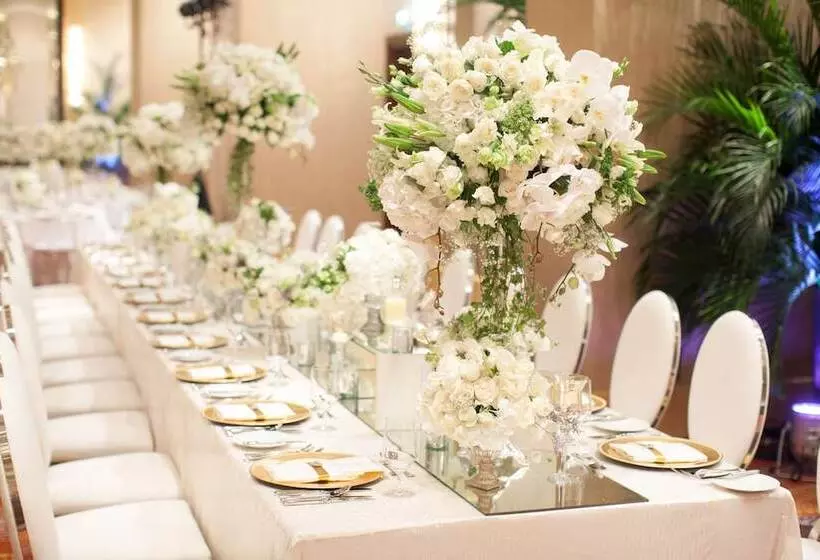 Fotos del hotel Raffles Makati  Staycation Approved:  22