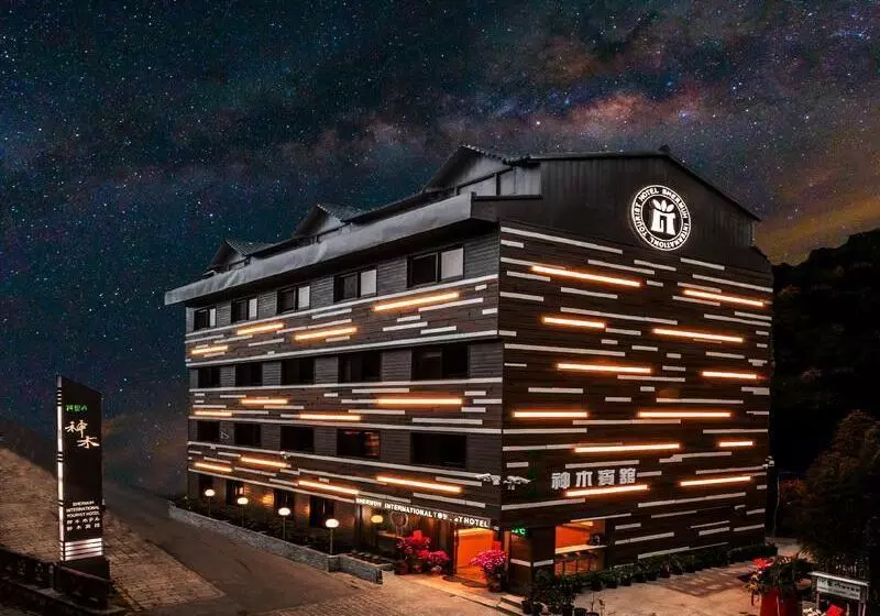 Alishan Shermuh Int  Tourist