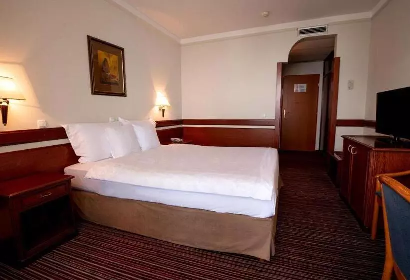 Bellevue  Metropol Lake Resort