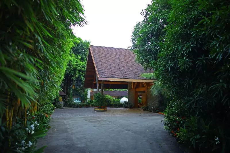 Fotos del hotel Uday Suites  The Airport:  6