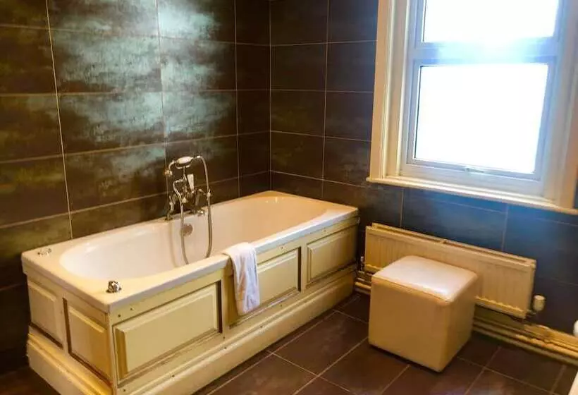 Fotos del hotel The Lilly Restaurant With Rooms:  19