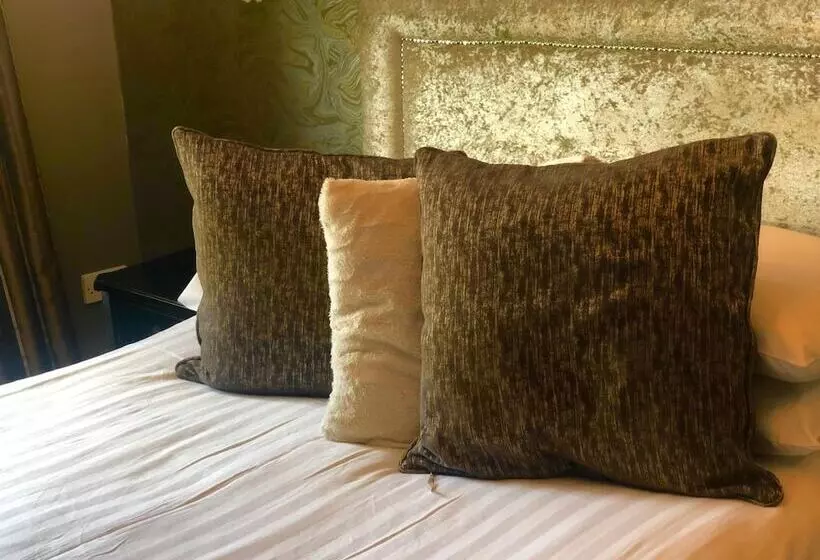 Fotos del hotel The Lilly Restaurant With Rooms:  24