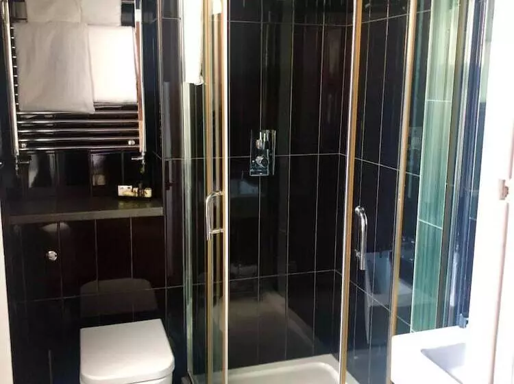 Fotos del hotel The Lilly Restaurant With Rooms:  10