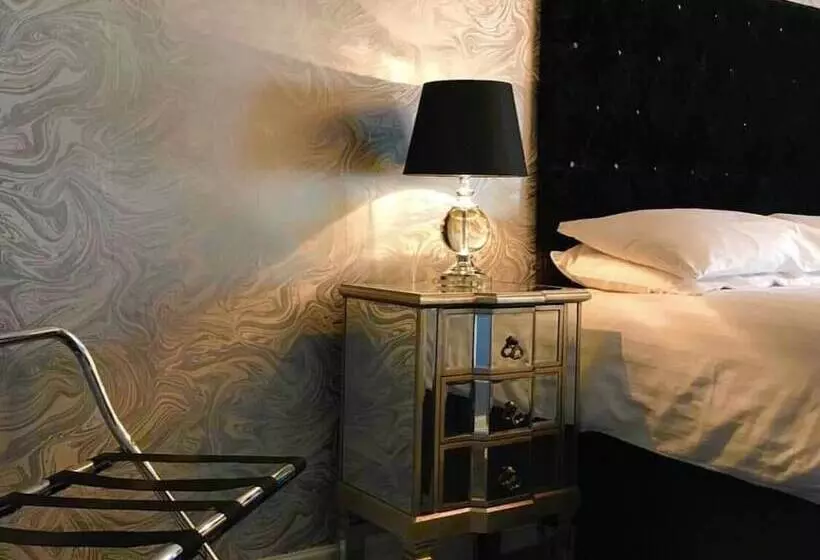 Fotos del hotel The Lilly Restaurant With Rooms:  14