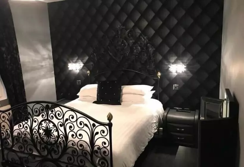 The Lilly Restaurant With Rooms