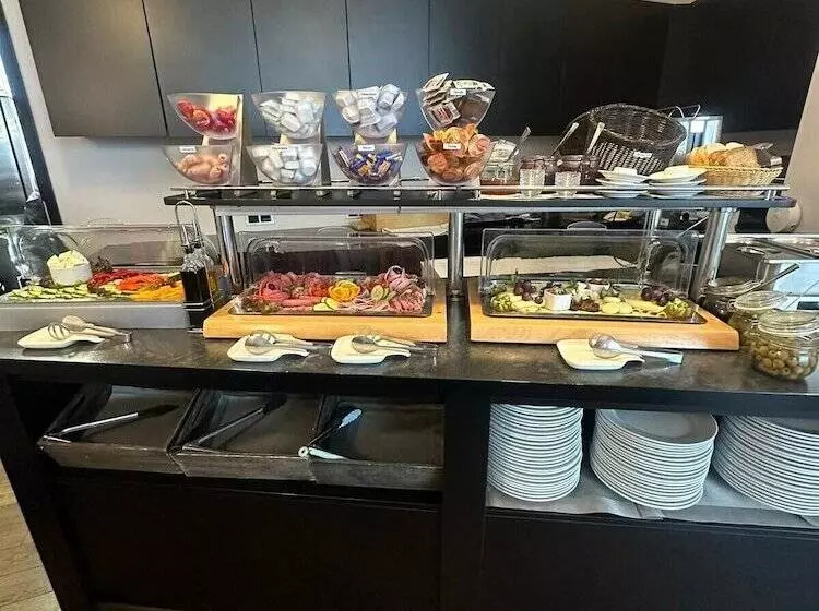 Fotos del hotel Skyline  City Frankfurt:  15