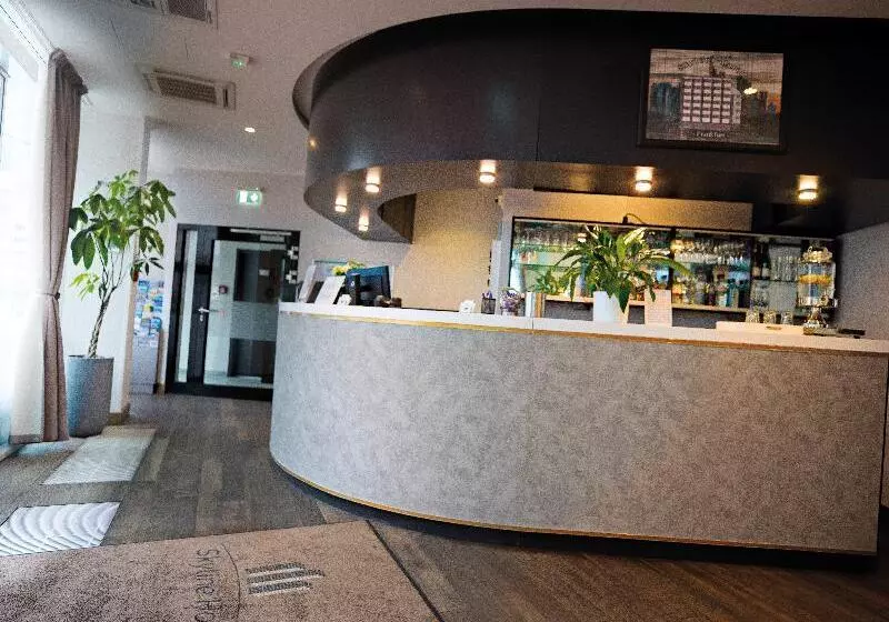 Fotos del hotel Skyline  City Frankfurt:  16