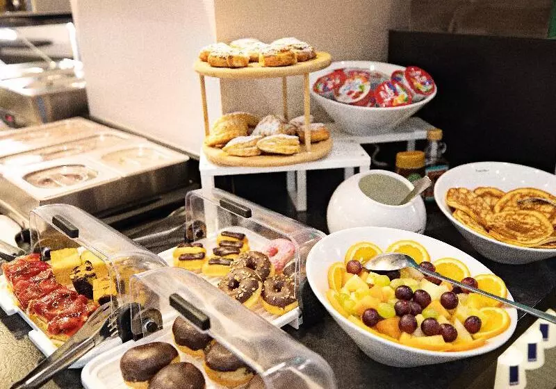 Fotos del hotel Skyline  City Frankfurt:  5