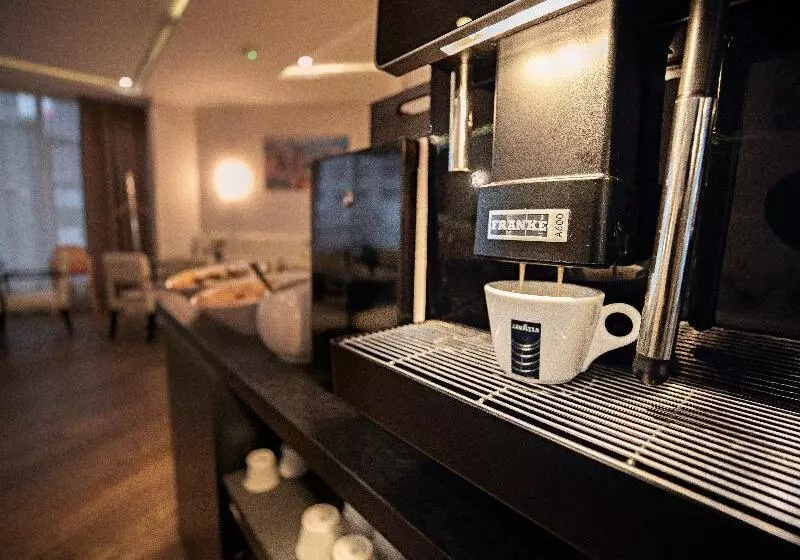 Fotos del hotel Skyline  City Frankfurt:  12