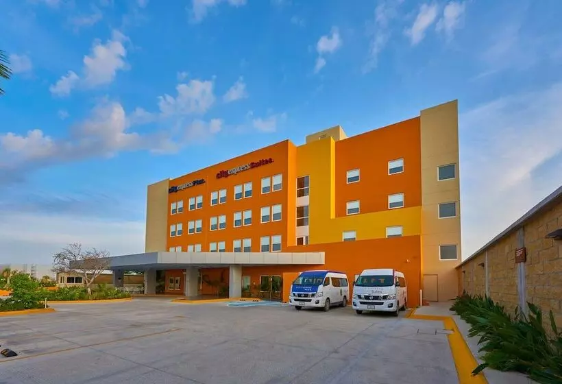 City Express Plus Cabo San Lucas