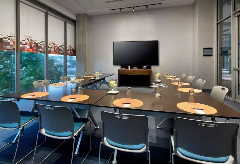 Fotos del hotel Aloft Boston Seaport District:  5