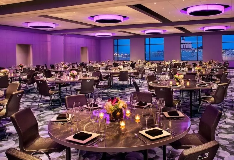 Fotos del hotel Aloft Boston Seaport District:  11