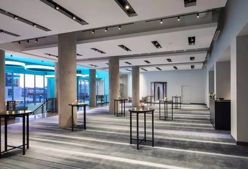 Fotos del hotel Aloft Boston Seaport District:  3