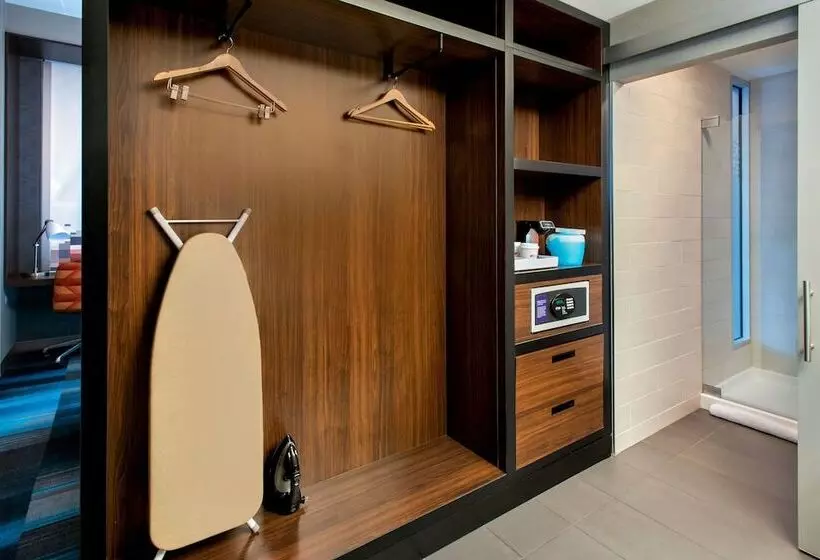 Aloft Boston Seaport District