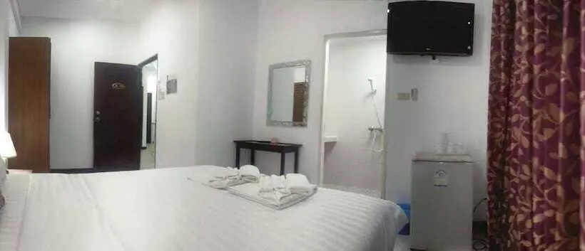 Fotos del hotel Karon Sunshine Guesthouse & Bar:  5