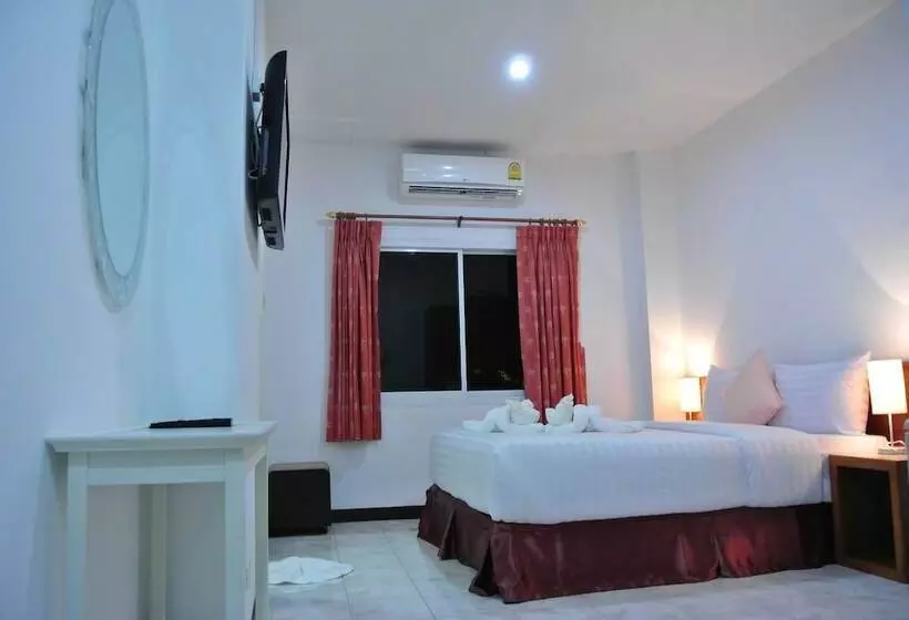Karon Sunshine Guesthouse & Bar