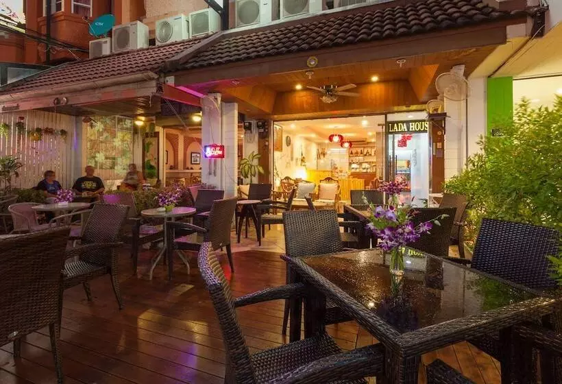 Fotos del hotel Karon Sunshine Guesthouse & Bar:  2