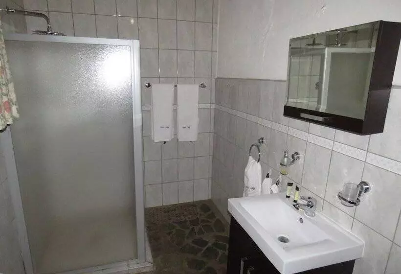 Fotos del hotel Parrot Lodge:  10
