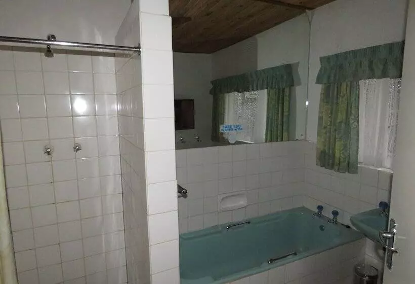 Fotos del hotel Parrot Lodge:  8
